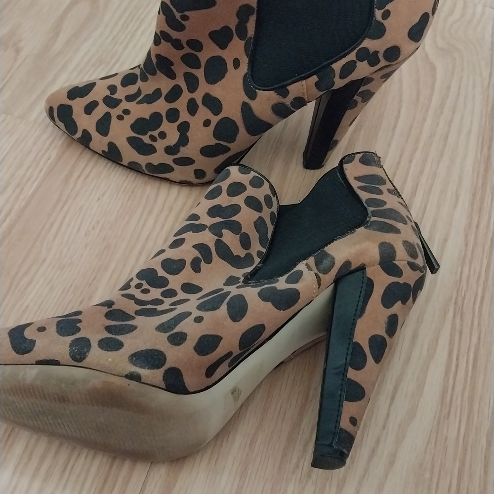 DV by Dolce Vita Tan and Black Heeled Boots